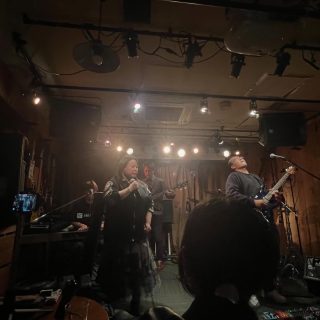 昨夜は2つのライブ鑑賞。
まずは錦糸町パピーズへピリカネイロさんのステージ。いやもうすんごい曲(Dream Theater)をめちゃめちゃかっこいい圧巻な演奏で！ズシズシ刺さる迫力のあるサウンドがすごく気持ち良かったです。
今回、怪我をされた私の先輩のトラを、急遽引き受けてくれたえんどさんに感謝です。ブラジル音楽以外のえんどリーダー。新鮮かつ、流石っした🙇‍♂️。