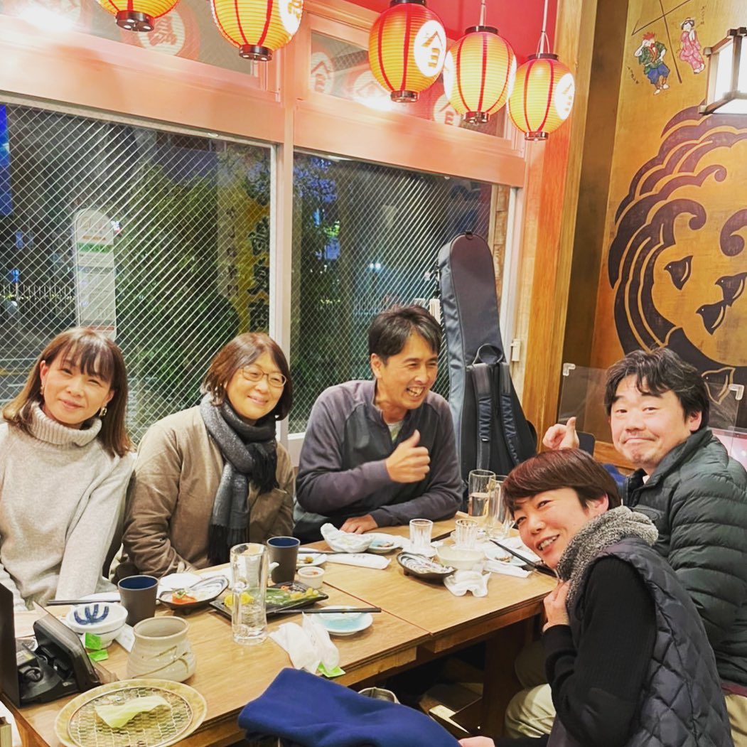 今年最後のブラジル音楽バンドiwashiのリハでした。リハ後にしみじみ語らうことのできる仲間に感謝です。今日はドラムのトニさんはお休みでしたが、みんなが元気でビールが美味しいことが心から嬉しい。
次回のiwashiライブは春あたりの予定です!