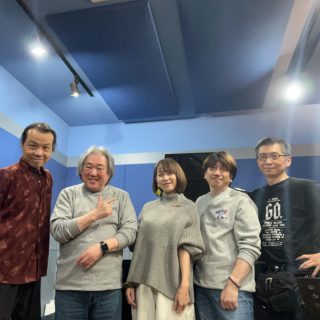 あけましておめでとうございます。2026年もどうぞよろしくお願い申し上げます🙇‍♂️。  今日は来週1/16(金)のライブのためのリハーサルでした。2026年最初のライブはギタリストの岩見和彦さんをお迎えしてスペシャルにお送りいたします。リハ、最高に楽しかったです！来週も楽しいライブになること間違いなしです。是非是非遊びにいらしてくださると嬉しいです。皆さまのお越しをメンバー一同、お待ちしております！  ——  Mikiko Arai Band
Live @ Manda-La 2
" Composure "  2026年1月16日（金）
開場18:30
開演19:30(2stage)
MC￥3200＋order  Vocal  Mikiko Arai
Piano & Fender Rhodes  進藤陽悟
Bass  森伸弘
Drums  植村昌弘  Special Guest : 
Guitar 岩見和彦  Manda-La 2
https://www.manda-la2.com
〒180-0003 東京都武蔵野市吉祥寺南町2-8-6 第18通南ビル地下１階
0422-42-1579  Mikiko Arai website
https://tmam.info  ご予約はメンバーやSNS、お店にご連絡いただけると嬉しいです。よろしくお願いいたします。